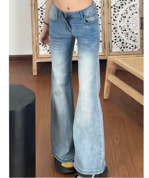REBALANCE(リバランス)の「ローウェストフレアデニムパンツ(デニムパンツ・レディース・A・SMALL/MEDIUM/LARGE)」の1枚目の写真