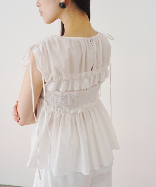 SOEMIN(ソミン)の「Shirred ribbon blouse/シャーリングリボンノースリーブブラウス(シャツ/ブラウス・レディース・ホワイト/チェック/ブラック・FREE)」の2枚目の写真
