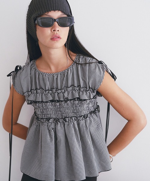 Shirred ribbon blouse／シャーリングリボンノースリーブブラウス