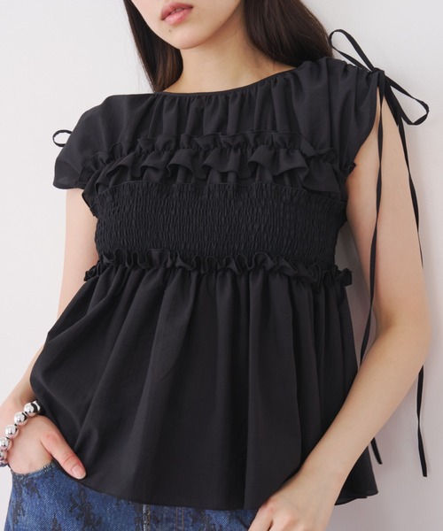SOEMIN(ソミン)の「Shirred ribbon blouse/シャーリングリボンノースリーブブラウス(シャツ/ブラウス・レディース・ホワイト/チェック/ブラック・FREE)」の3枚目の写真