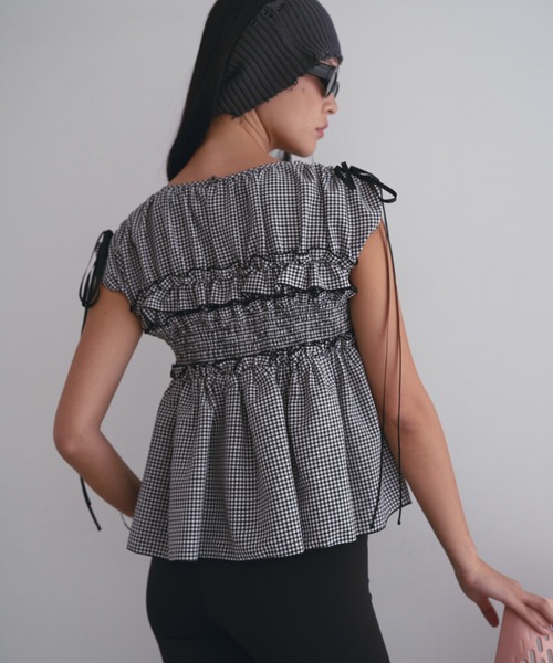 SOEMIN(ソミン)の「Shirred ribbon blouse/シャーリングリボンノースリーブブラウス(シャツ/ブラウス・レディース・ホワイト/チェック/ブラック・FREE)」の4枚目の写真