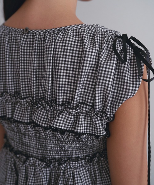 SOEMIN(ソミン)の「Shirred ribbon blouse/シャーリングリボンノースリーブブラウス(シャツ/ブラウス・レディース・ホワイト/チェック/ブラック・FREE)」の5枚目の写真
