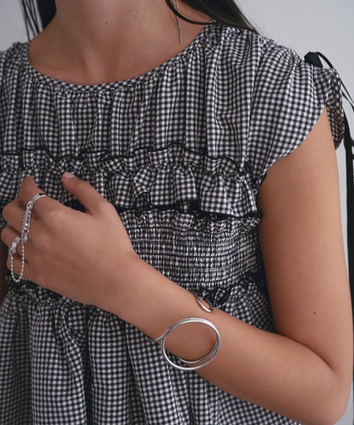 SOEMIN(ソミン)の「Shirred ribbon blouse/シャーリングリボンノースリーブブラウス(シャツ/ブラウス・レディース・ホワイト/チェック/ブラック・FREE)」の7枚目の写真