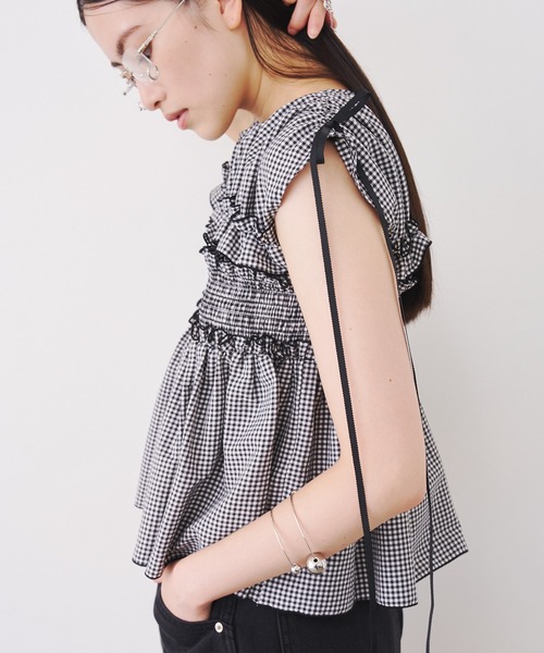SOEMIN(ソミン)の「Shirred ribbon blouse/シャーリングリボンノースリーブブラウス(シャツ/ブラウス・レディース・ホワイト/チェック/ブラック・FREE)」の15枚目の写真