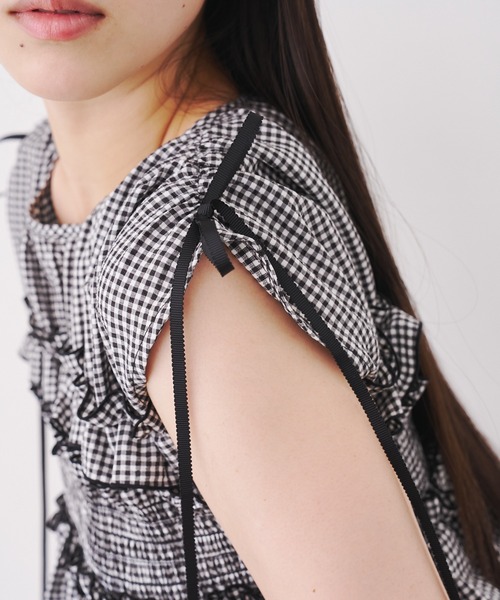 SOEMIN(ソミン)の「Shirred ribbon blouse/シャーリングリボンノースリーブブラウス(シャツ/ブラウス・レディース・ホワイト/チェック/ブラック・FREE)」の21枚目の写真
