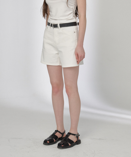 BUTTON UP(ボタンアップ)の「デイリーコットンショートパンツ(2カラー)(その他パンツ・レディース・アイボリー/ブラック・SMALL/MEDIUM/LARGE)」の3枚目の写真
