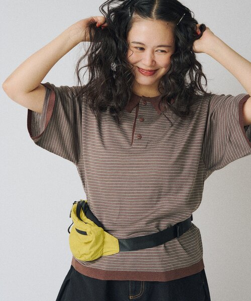 WHIMSIC(ウィムジック)の「【UNISEX】ボーダーポロニットシャツ(ニット/セーター・メンズ・ブラウン/ネイビー・FREE)」の1枚目の写真