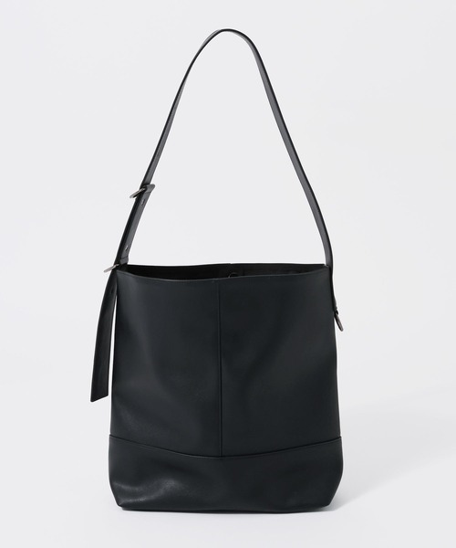 RAGEBLUE(レイジブルー)の「Synthetic Leather D-Ring Shoulder Tote Bag/シンセティックレザーDリングショルダートートバッグ(ショルダーバッグ・メンズ・ブラック・FREE)」の14枚目の写真