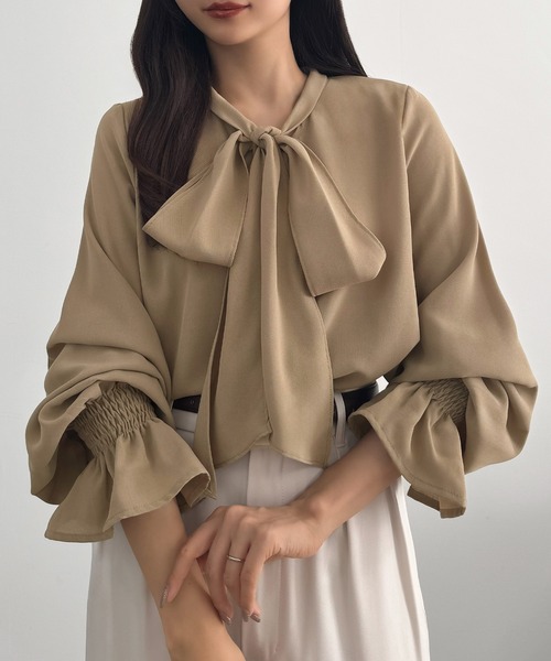 CENEA(セネア)の「ボリュームリボンブラウス(シャツ/ブラウス・レディース・ライトブルー/ホワイト/ベージュ・MEDIUM/SMALL/LARGE)」の1枚目の写真