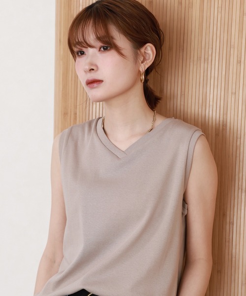 FUNALIVE(ファンアライブ)の「Vネックノースリーブトップス(Tシャツ/カットソー・レディース・グレイッシュベージュ/ブラック・L/3L/LL/M)」の4枚目の写真