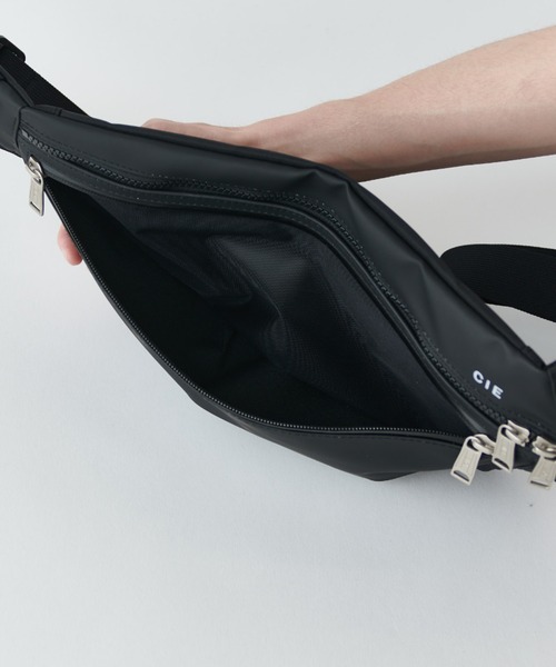 CIE(シー)の「【CIE】VARIOUS SLINGBAG-M(ショルダーバッグ・メンズ・グレー/ブラック・FREE)」の5枚目の写真