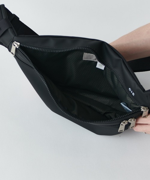 CIE(シー)の「【CIE】VARIOUS SLINGBAG-M(ショルダーバッグ・メンズ・グレー/ブラック・FREE)」の6枚目の写真