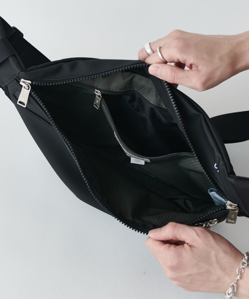 CIE(シー)の「【CIE】VARIOUS SLINGBAG-M(ショルダーバッグ・メンズ・グレー/ブラック・FREE)」の7枚目の写真