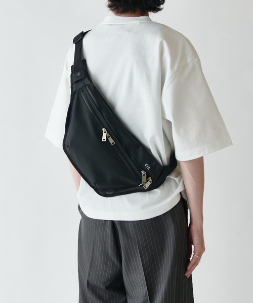 CIE(シー)の「【CIE】VARIOUS SLINGBAG-M(ショルダーバッグ・メンズ・グレー/ブラック・FREE)」の14枚目の写真