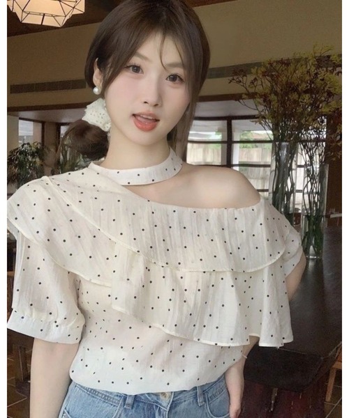 CHEER（チアー）の「チョーカー風ネック ドット柄アシンメトリーフリルブラウス（シャツ/ブラウス・レディース・ホワイト・FREE）」の3枚目の写真