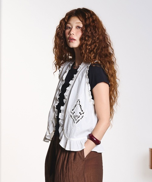 HLAADA(フラーダ)の「HLAADA for ROSEBUD/SCHIFFLI EMBROIDERY VEST(ベスト・レディース・オフホワイト/ブラック・ONE SIZE)」の5枚目の写真