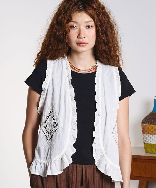 HLAADA(フラーダ)の「HLAADA for ROSEBUD/SCHIFFLI EMBROIDERY VEST(ベスト・レディース・オフホワイト/ブラック・ONE SIZE)」の10枚目の写真