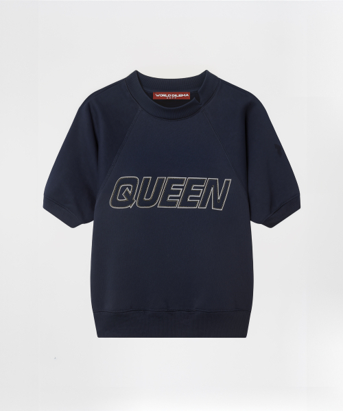 WORLDDILEMA(ワールドジレンマ)の「QUEEN EMBROIDERY CROP HALF SWEATSHIRT (NAVY)(スウェット・レディース・ネイビー・44/48)」の2枚目の写真
