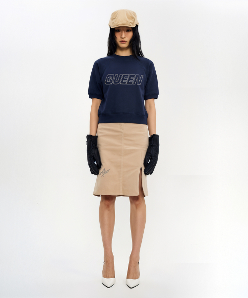 WORLDDILEMA(ワールドジレンマ)の「QUEEN EMBROIDERY CROP HALF SWEATSHIRT (NAVY)(スウェット・レディース・ネイビー・44/48)」の4枚目の写真