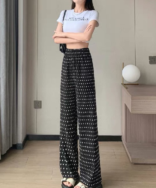 ampm(エーエムピーエム)の「ドット柄プリーツワイドイージーパンツ(その他パンツ・レディース・ホワイト/ブラック・S/M)」の2枚目の写真