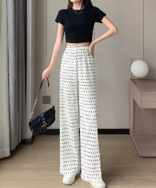 ampm(エーエムピーエム)の「ドット柄プリーツワイドイージーパンツ(その他パンツ・レディース・ホワイト/ブラック・S/M)」の3枚目の写真