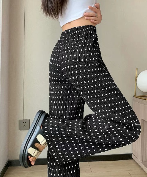 ampm(エーエムピーエム)の「ドット柄プリーツワイドイージーパンツ(その他パンツ・レディース・ホワイト/ブラック・S/M)」の9枚目の写真