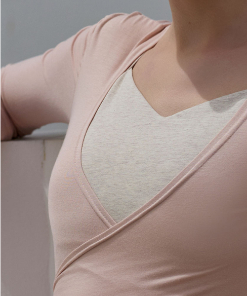 DEVIWEAR(デヴィウェア)の「リエナ ラップカーディガン DEVI-T0153-サーモンピンク(カーディガン/ボレロ・レディース・サーモンピンク・FREE)」の5枚目の写真