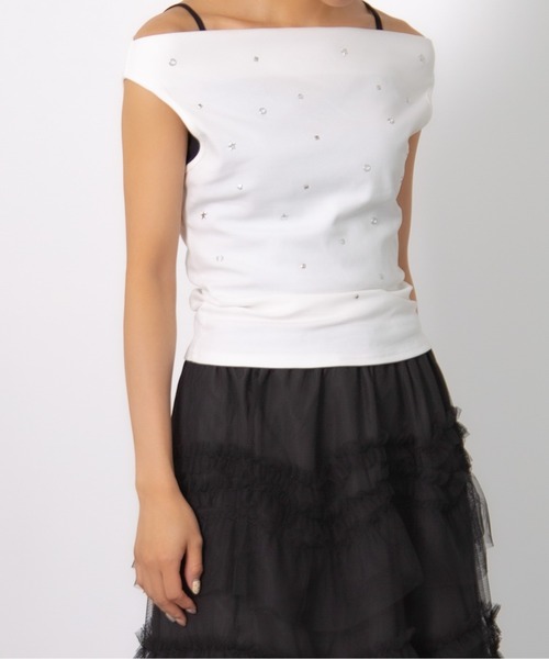 Chiina(チーナ)の「【Chiina】スタッズワンショルダートップス(Tシャツ/カットソー・レディース・レッド/ブラック/ホワイト・FREE)」の10枚目の写真