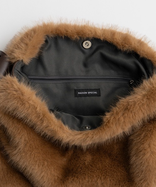 MAISON SPECIAL(メゾンスペシャル)の「【2026Autumn PRE-ORDER】Fur Like Square Tote Bag/ファーライクスクエアトートバッグ(トートバッグ・レディース・ブラウン/ブルー/レッド/マルチ・FREE)」の18枚目の写真