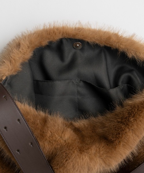 MAISON SPECIAL(メゾンスペシャル)の「【2026Autumn PRE-ORDER】Fur Like Square Tote Bag/ファーライクスクエアトートバッグ(トートバッグ・レディース・ブラウン/ブルー/レッド/マルチ・FREE)」の19枚目の写真