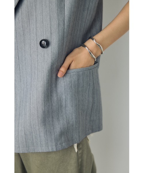 AZUL by moussy(アズールバイマウジー)の「【セットアップ対応】ストライプテーラードジレ 秋服 夏服 ベスト マニッシュ 羽織り(ベスト・レディース・グレー系その他/ベージュ系その他・FREE)」の3枚目の写真
