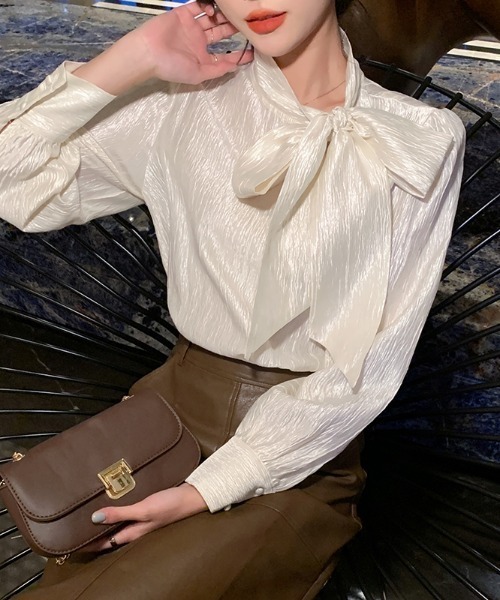 AMAJI(アマジ)の「ボウタイ 長袖シャツ(シャツ/ブラウス・レディース・ベージュ・SMALL/MEDIUM/LARGE/X-LARGE)」の3枚目の写真