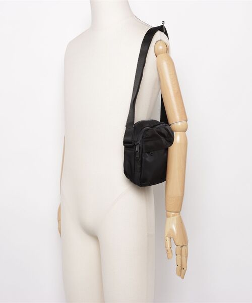 THE NORTH FACE(ザノースフェイス)の「【THE NORTH FACE/ザノースフェイス】TRAVEL CROSS BAG S トラベルクロスバッグS ミニショルダーバッグ 斜めがけ ユニセックス(ショルダーバッグ・レディース・ネイビー/ブラック/ライトグレー・ONE SIZE)」の7枚目の写真