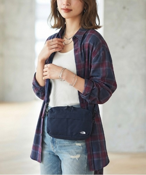 THE NORTH FACE(ザノースフェイス)の「【THE NORTH FACE/ザノースフェイス】TRAVEL CROSS BAG S トラベルクロスバッグS ミニショルダーバッグ 斜めがけ ユニセックス(ショルダーバッグ・レディース・ネイビー/ブラック/ライトグレー・ONE SIZE)」の3枚目の写真