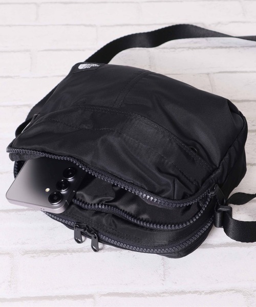 THE NORTH FACE(ザノースフェイス)の「【THE NORTH FACE/ザノースフェイス】TRAVEL CROSS BAG S トラベルクロスバッグS ミニショルダーバッグ 斜めがけ ユニセックス(ショルダーバッグ・レディース・ネイビー/ブラック/ライトグレー・ONE SIZE)」の8枚目の写真