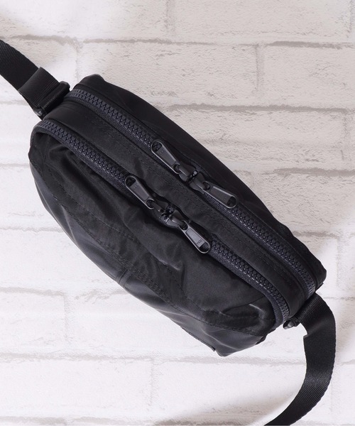 THE NORTH FACE(ザノースフェイス)の「【THE NORTH FACE/ザノースフェイス】TRAVEL CROSS BAG S トラベルクロスバッグS ミニショルダーバッグ 斜めがけ ユニセックス(ショルダーバッグ・レディース・ネイビー/ブラック/ライトグレー・ONE SIZE)」の16枚目の写真