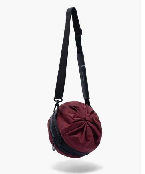 Cote&Ciel（コートエシエル）の「【cote&ciel/コートエシエル】 VIKOS M Smooth Burgundy / ミニショルダーバッグ 拡張（ショルダーバッグ・メンズ・バーガンディー・FREE）」の10枚目の写真