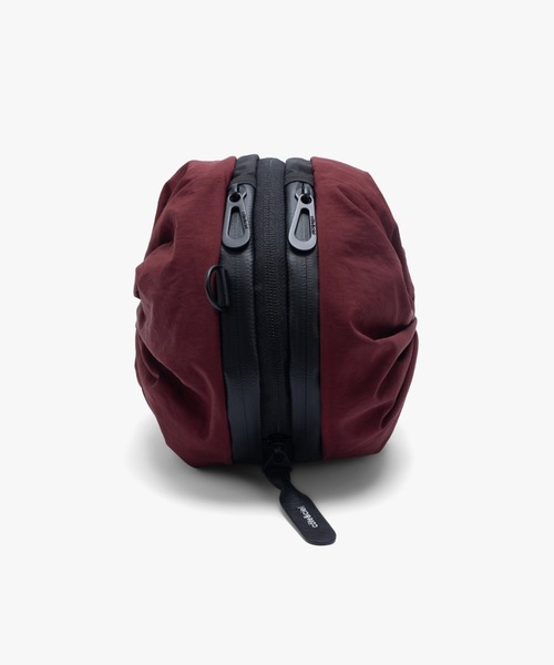 Cote&Ciel（コートエシエル）の「【cote&ciel/コートエシエル】 VIKOS M Smooth Burgundy / ミニショルダーバッグ 拡張（ショルダーバッグ・メンズ・バーガンディー・FREE）」の13枚目の写真