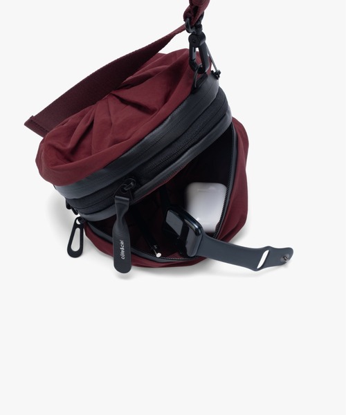 Cote&Ciel（コートエシエル）の「【cote&ciel/コートエシエル】 VIKOS M Smooth Burgundy / ミニショルダーバッグ 拡張（ショルダーバッグ・メンズ・バーガンディー・FREE）」の18枚目の写真
