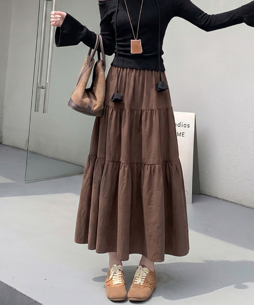 2ly2（トゥーリートゥー）の「ティアードロングスカート / フレアスカート ウエストゴム Aライン マキシスカート（スカート・レディース・カーキ/ブラック/ブラウン・FREE）」の7枚目の写真