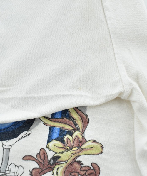 LABORATORY R(ラボラトリーアール)の「【USED】Y2K Looney Tunes “SixFlags / 2001 Astroworld” キャラクター Tシャツ(Tシャツ/カットソー・メンズ・ホワイト・MEDIUM)」の7枚目の写真