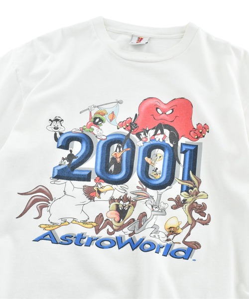 LABORATORY R(ラボラトリーアール)の「【USED】Y2K Looney Tunes “SixFlags / 2001 Astroworld” キャラクター Tシャツ(Tシャツ/カットソー・メンズ・ホワイト・MEDIUM)」の2枚目の写真