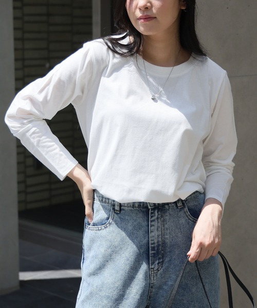 A HAPPY MARILYN(アハッピーマリリン)の「裾フレア 綿100% 万能 ロング Tシャツ(Tシャツ/カットソー・レディース・グリーン/グレイッシュベージュ/オフホワイト/ブルー/ブラック/ホワイト×ブラック/チャコール/ボルドー/ブラウン・7L~8L/L~LL/3L~4L/5L~6L)」の2枚目の写真