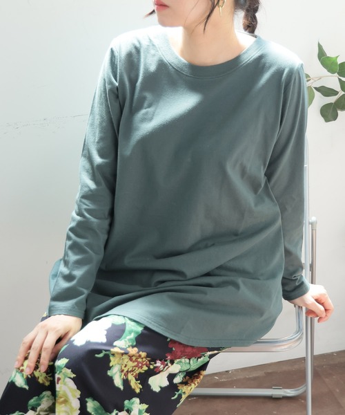 A HAPPY MARILYN(アハッピーマリリン)の「裾フレア 綿100% 万能 ロング Tシャツ(Tシャツ/カットソー・レディース・グリーン/グレイッシュベージュ/オフホワイト/ブルー/ブラック/ホワイト×ブラック/チャコール/ボルドー/ブラウン・7L~8L/L~LL/3L~4L/5L~6L)」の7枚目の写真