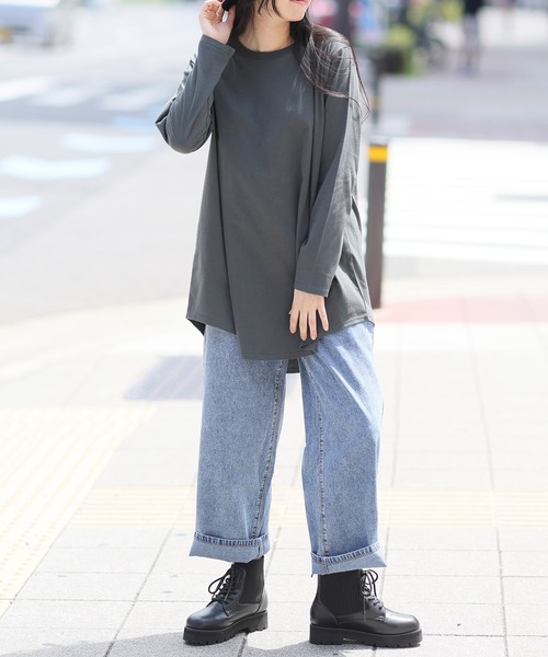 A HAPPY MARILYN(アハッピーマリリン)の「裾フレア 綿100% 万能 ロング Tシャツ(Tシャツ/カットソー・レディース・グリーン/グレイッシュベージュ/オフホワイト/ブルー/ブラック/ホワイト×ブラック/チャコール/ボルドー/ブラウン・7L~8L/L~LL/3L~4L/5L~6L)」の14枚目の写真