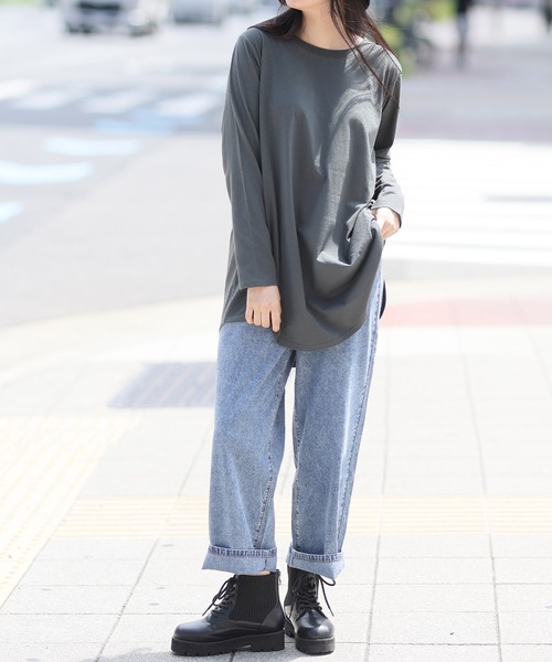 A HAPPY MARILYN(アハッピーマリリン)の「裾フレア 綿100% 万能 ロング Tシャツ(Tシャツ/カットソー・レディース・グリーン/グレイッシュベージュ/オフホワイト/ブルー/ブラック/ホワイト×ブラック/チャコール/ボルドー/ブラウン・7L~8L/L~LL/3L~4L/5L~6L)」の16枚目の写真