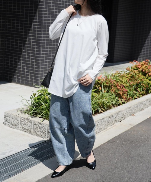 A HAPPY MARILYN(アハッピーマリリン)の「裾フレア 綿100% 万能 ロング Tシャツ(Tシャツ/カットソー・レディース・グリーン/グレイッシュベージュ/オフホワイト/ブルー/ブラック/ホワイト×ブラック/チャコール/ボルドー/ブラウン・7L~8L/L~LL/3L~4L/5L~6L)」の22枚目の写真