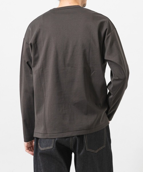 URBAN RESEARCH(アーバンリサーチ)の「COTTON NYLON SMOOTHY LONG-SLEEVE(Tシャツ/カットソー・メンズ・ダークブラウン/ブラック/グレー/ホワイト・MEDIUM/SMALL/LARGE)」の7枚目の写真