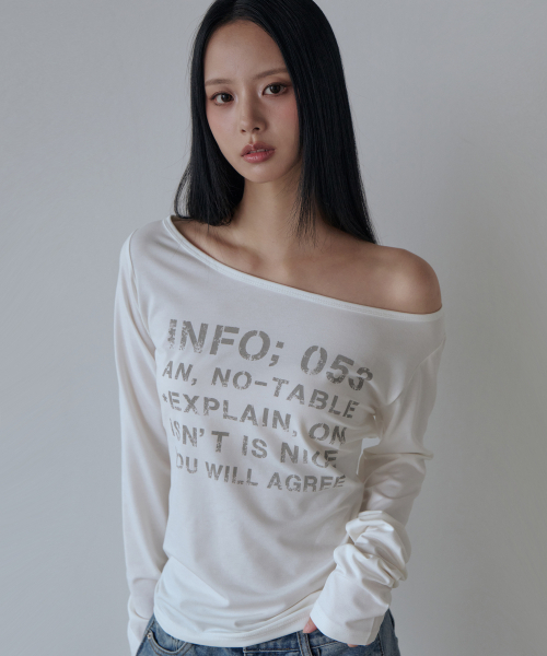5OML(オーオーエムエル)の「ボートネック レタリング オフショルダー ロングスリーブ(アイボリー)(Tシャツ/カットソー・レディース・アイボリー・FREE)」の2枚目の写真