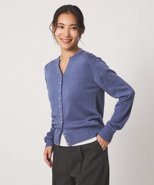 A DAY IN THE LIFE UNITED ARROWS(アデイインザライフユナイテッドアローズ)の「テンジク フェイクパールボタン キーネックニット <A DAY IN THE LIFE>(ニット/セーター・レディース・ライトグレー/ブラック/ダークグレー/コバルトブルー・FREE)」の7枚目の写真